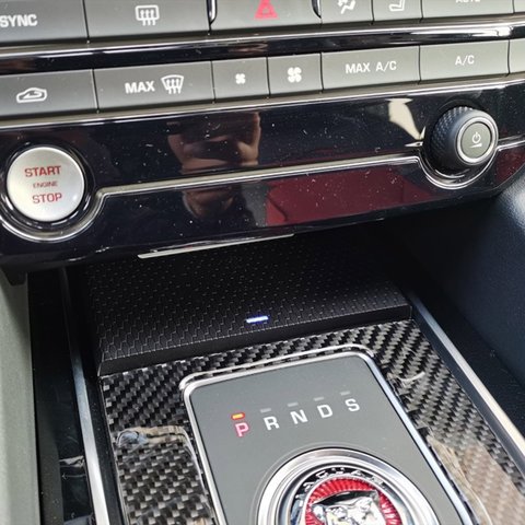 Безпровідна зарядка QI для Jaguar XE / XF / XFL / F-PACE 2017-2020 р.в. Прев'ю 2